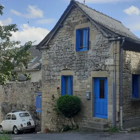 La Petite Maison Bleue Holiday home Mouret
